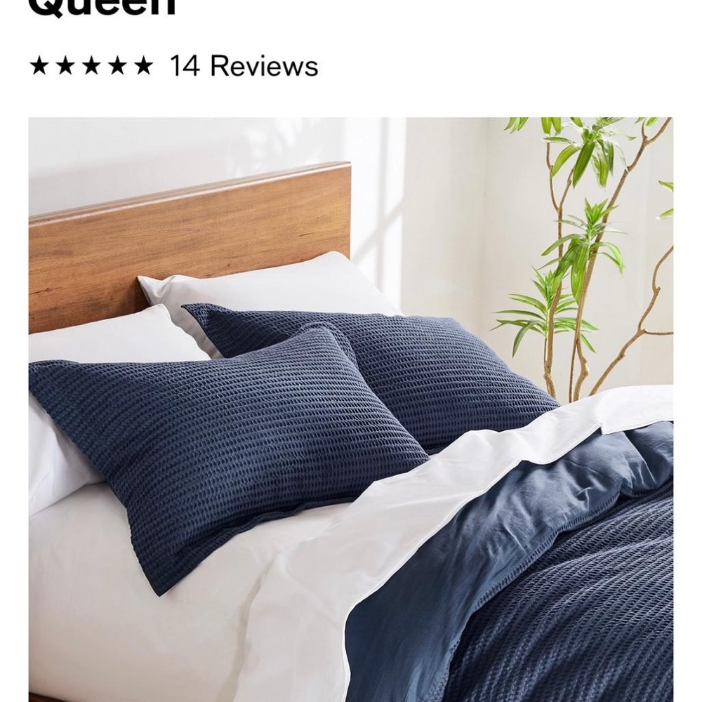 Navy Blue, Waflle quilt Set. I have a duvet set size QUEEN & KING... - Picture 6 of 8